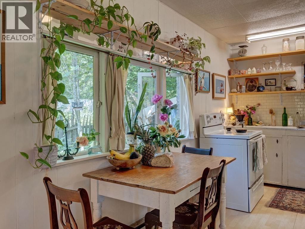 947 NORTH ROAD, Gibsons