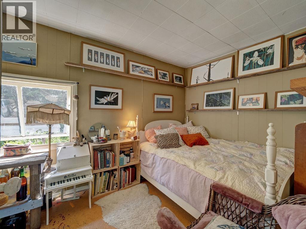 947 NORTH ROAD, Gibsons