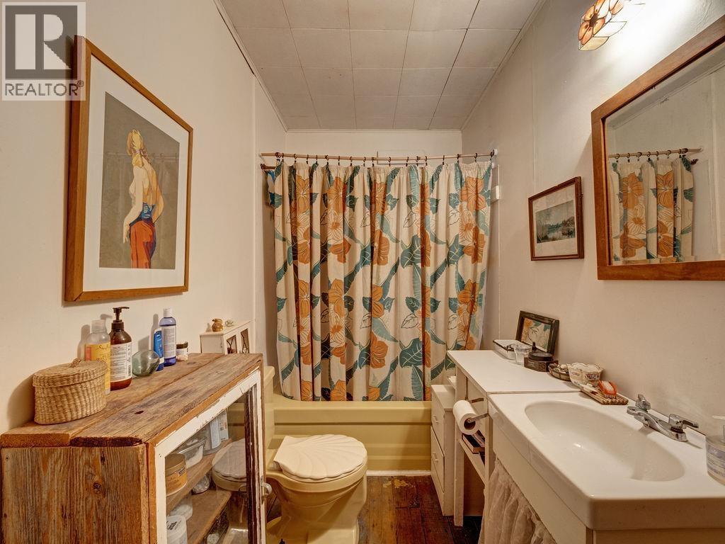 947 NORTH ROAD, Gibsons