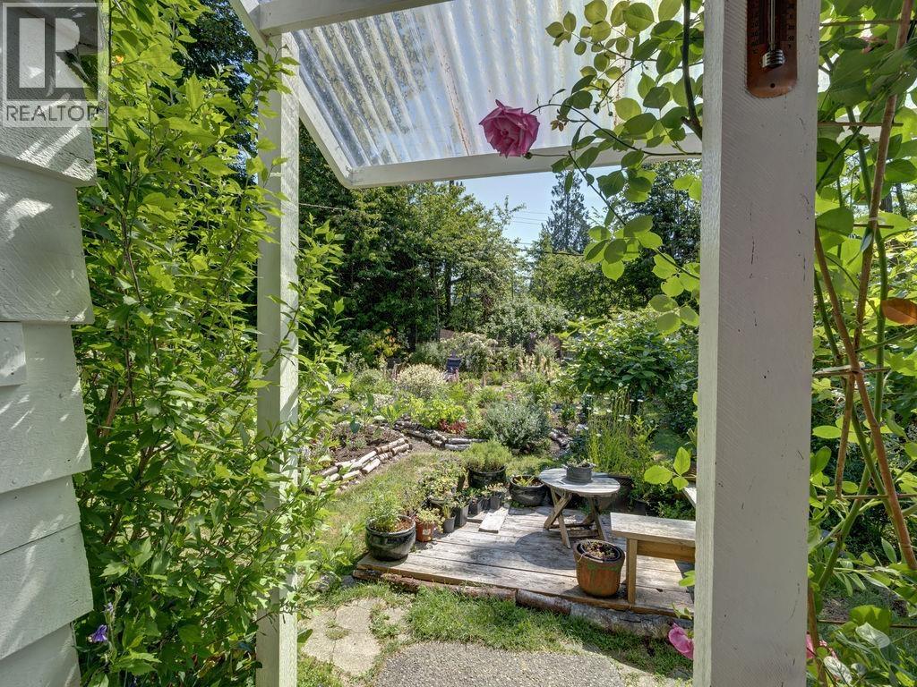 947 NORTH ROAD, Gibsons