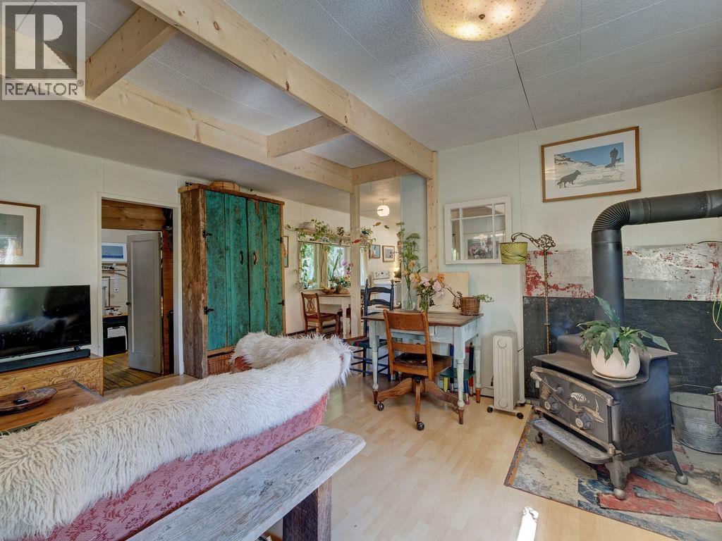 947 NORTH ROAD, Gibsons