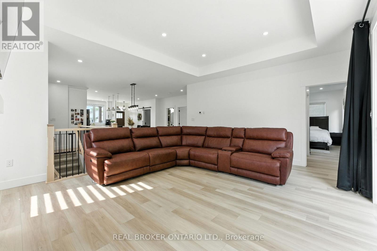 9 MACNEIL COURT - 13
