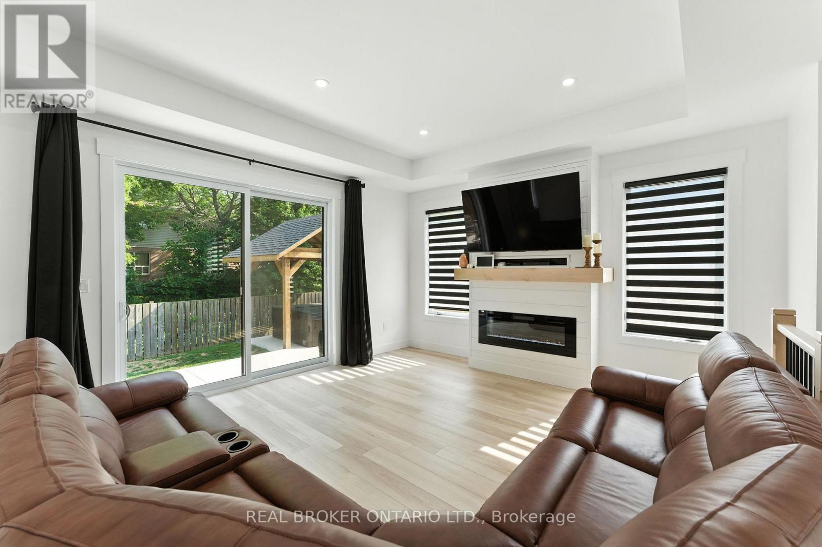 9 MACNEIL COURT - 15