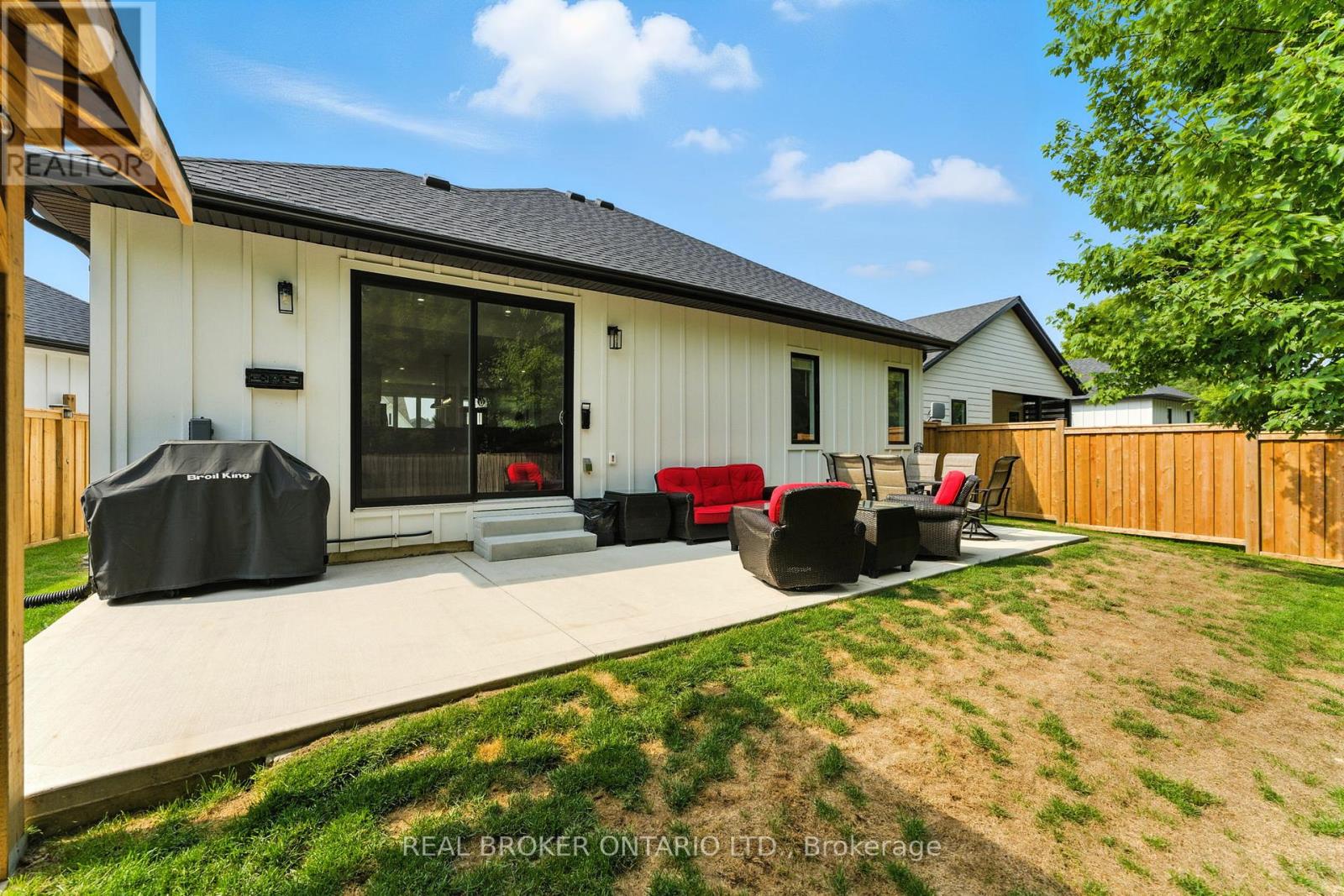 9 MACNEIL COURT — photo 33