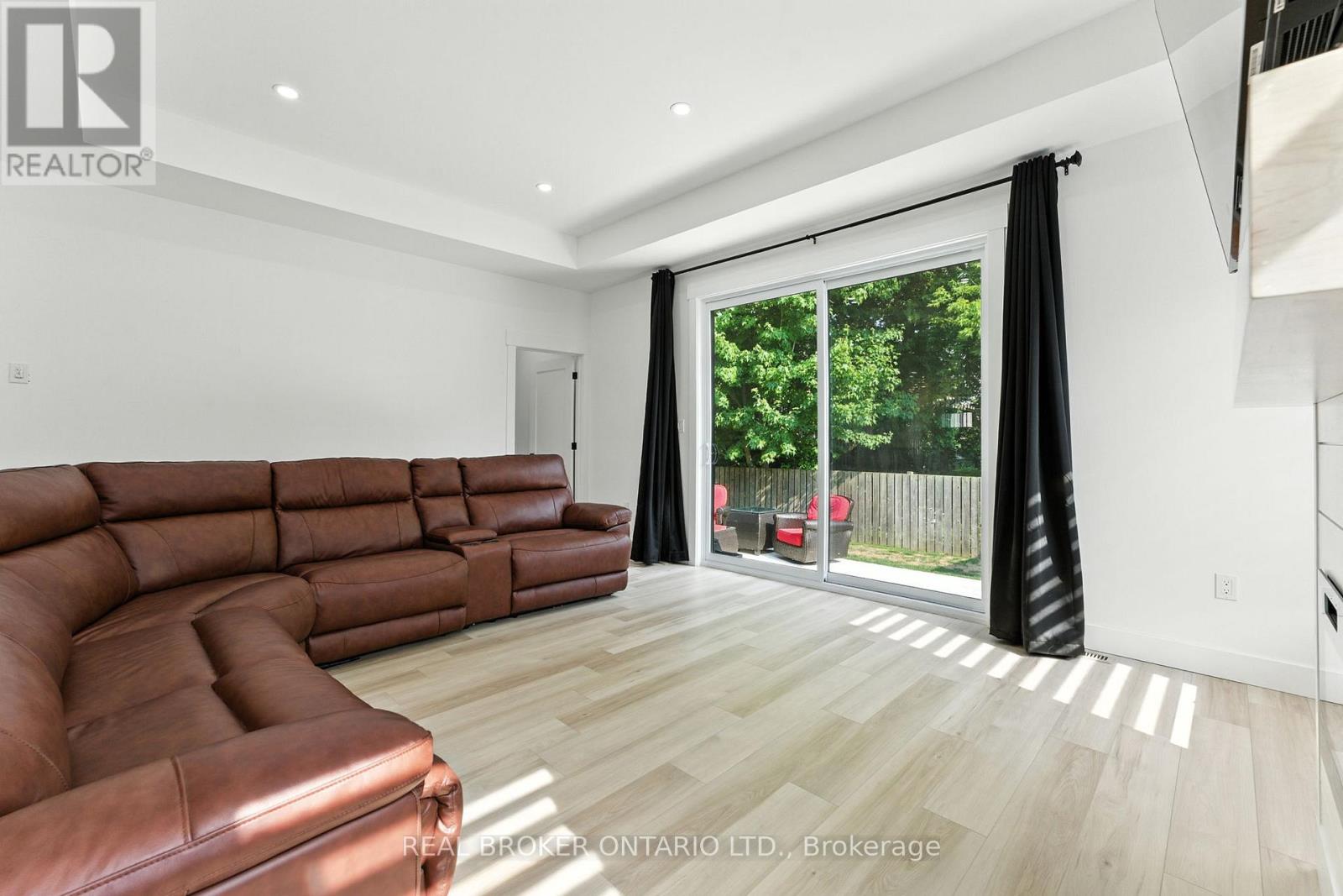 9 MACNEIL COURT - 14