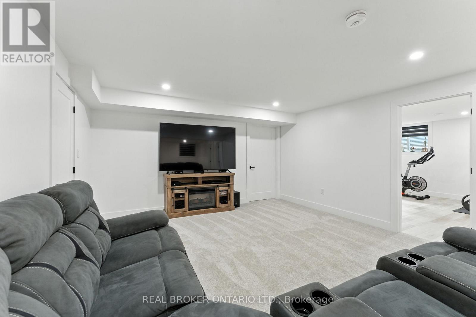 9 MACNEIL COURT — photo 27