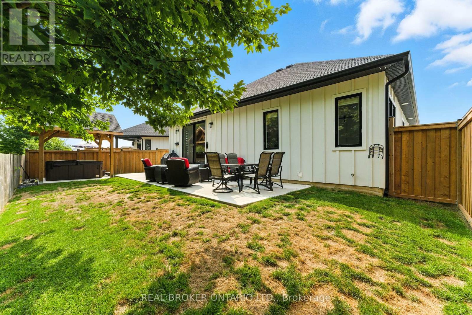 9 MACNEIL COURT — photo 34