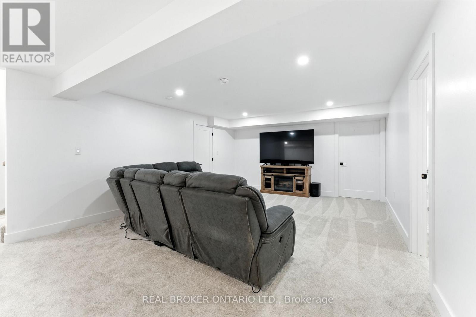 9 MACNEIL COURT - 25