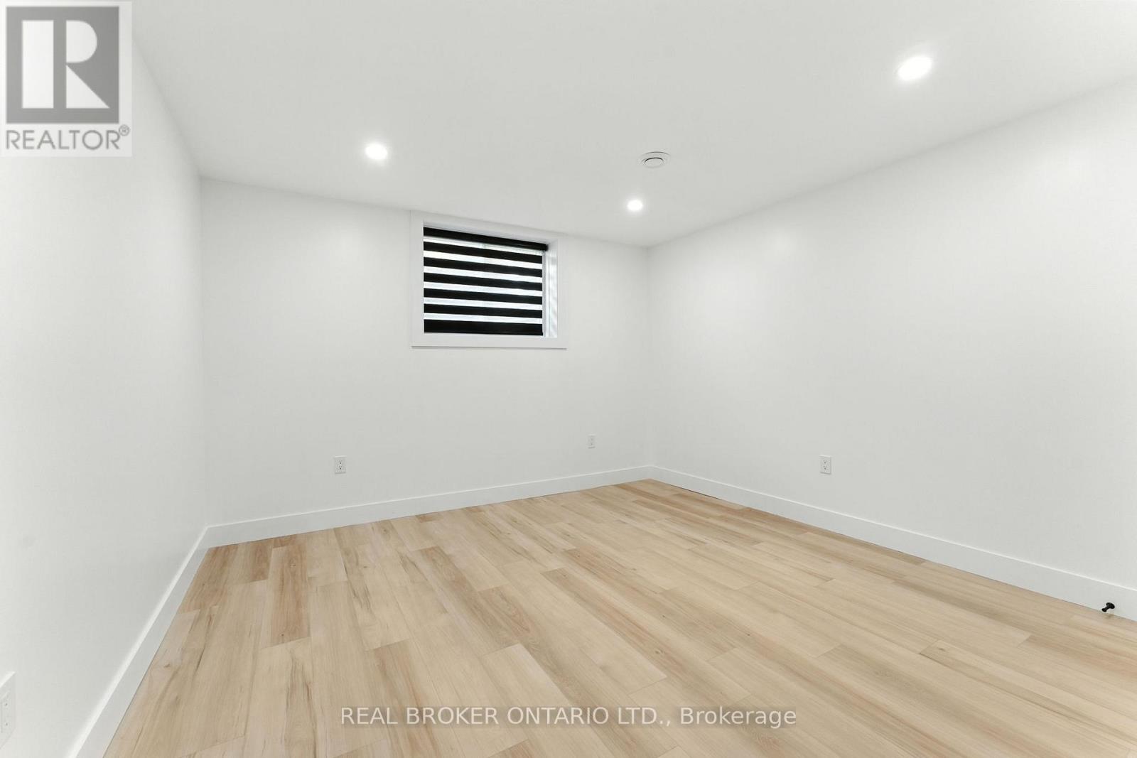 9 MACNEIL COURT — photo 29