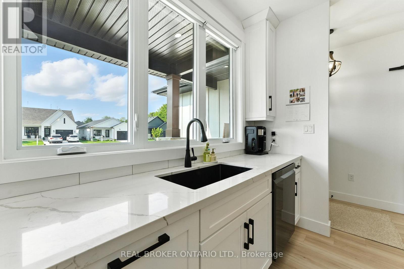 9 MACNEIL COURT - 8