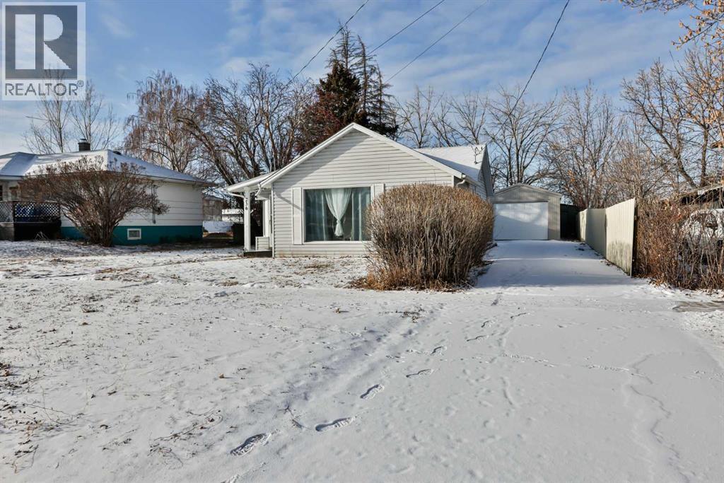 236 N 100 W - Photo 4 of 23, Raymond, Alberta