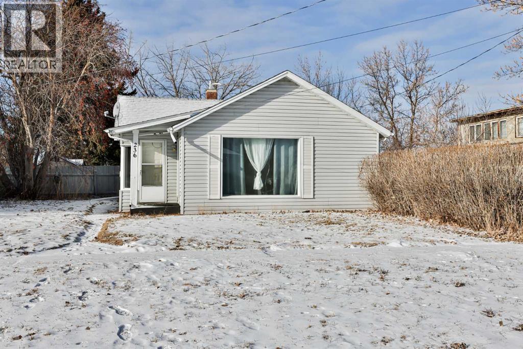 236 N 100 W - Main photo, Raymond, Alberta