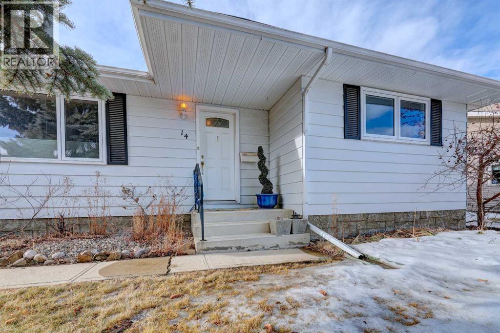 14 Munro Crescent - Photo 3 of 34, Red Deer, Alberta