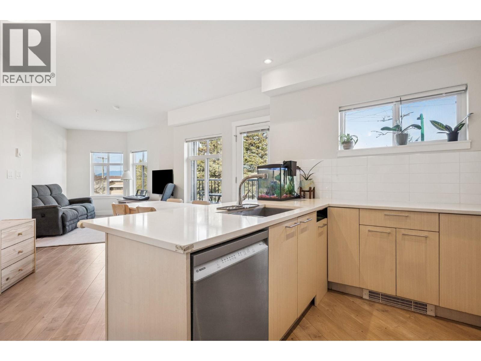 205 7180 BARNET ROAD - Photo 4 of 24, Burnaby, British Columbia