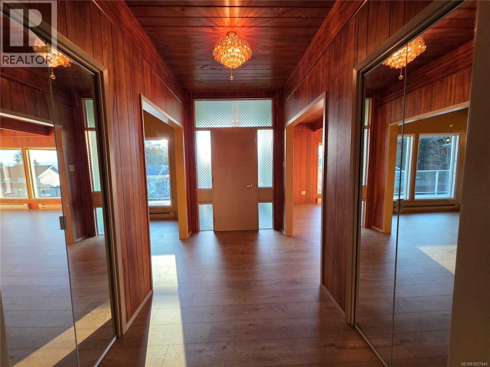 3503 16th Ave - Photo 2 of 31, Port Alberni, British Columbia