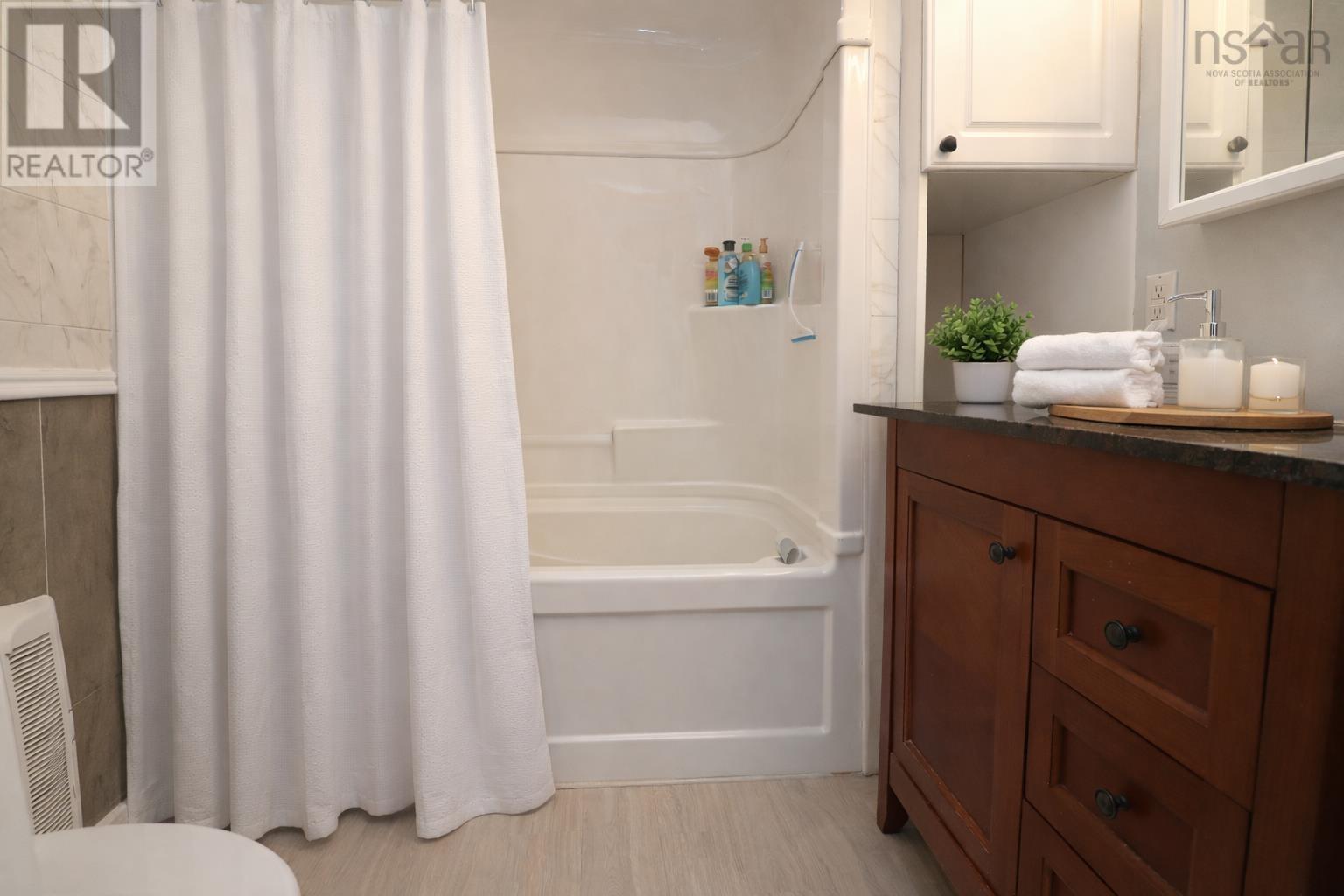 Property 25 of 27 of 132 Nictaux Drive