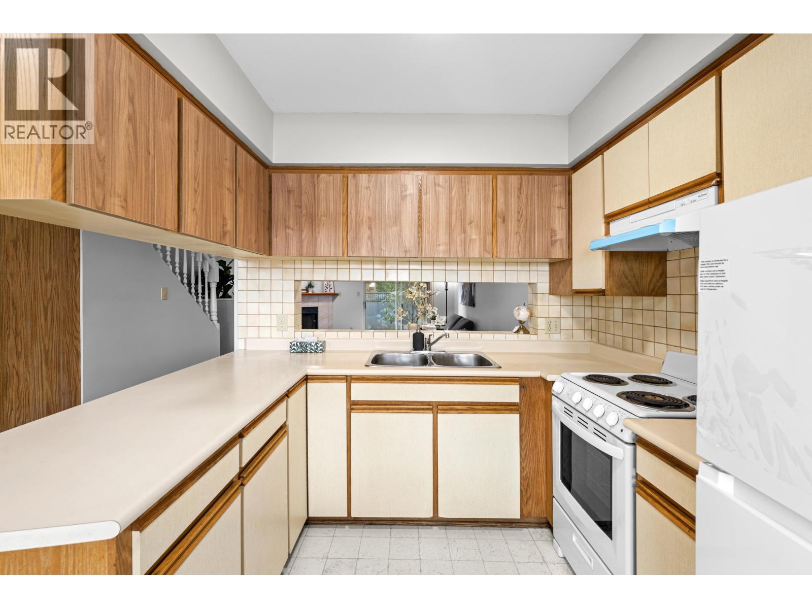 4 6631 COONEY ROAD, Richmond