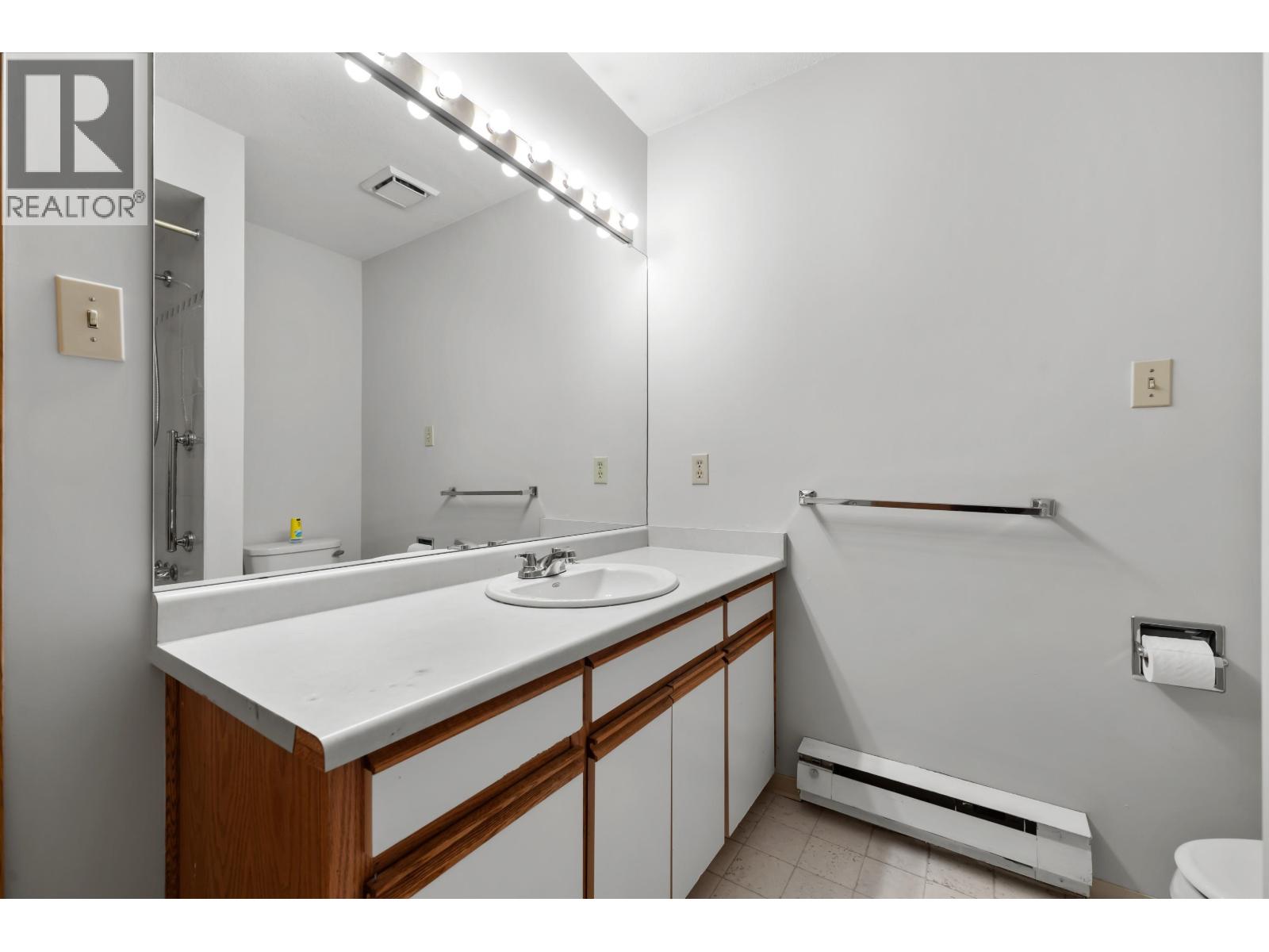 4 6631 COONEY ROAD, Richmond