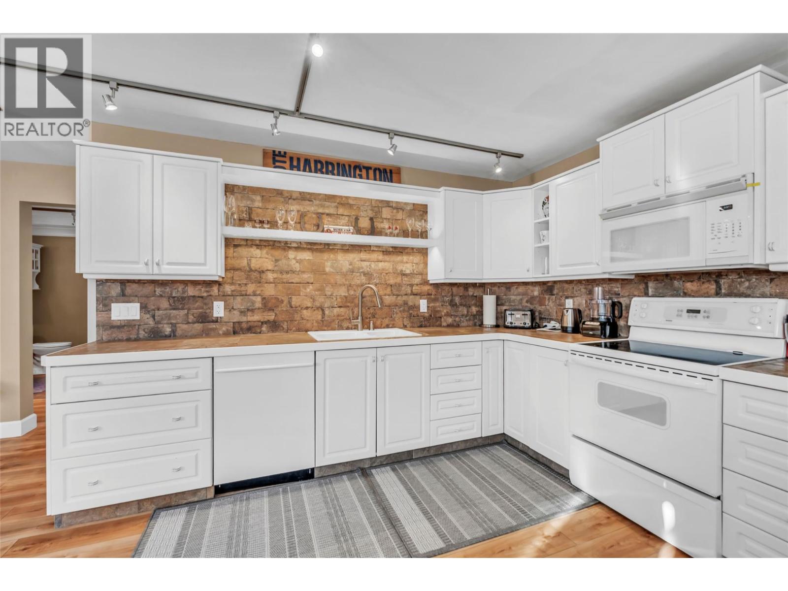 566 Van Horne Street, Penticton