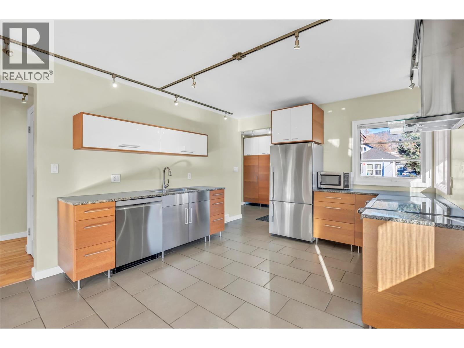 566 Van Horne Street, Penticton