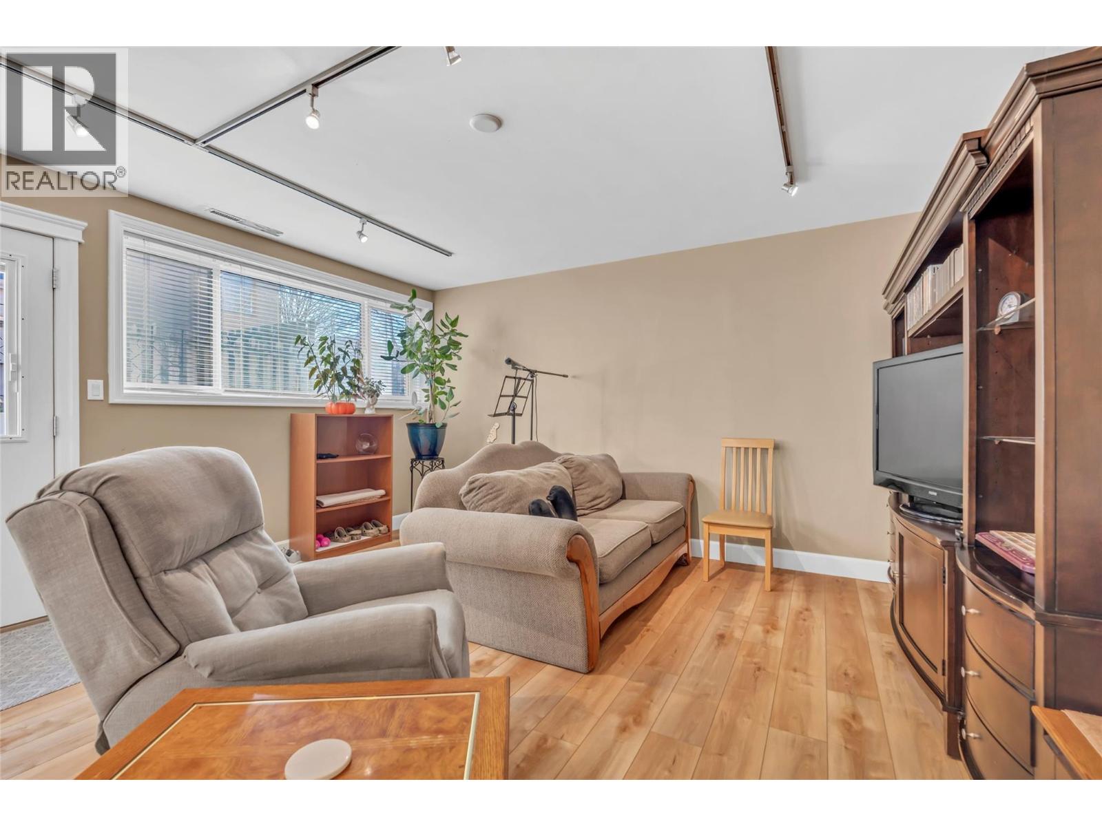 566 Van Horne Street, Penticton