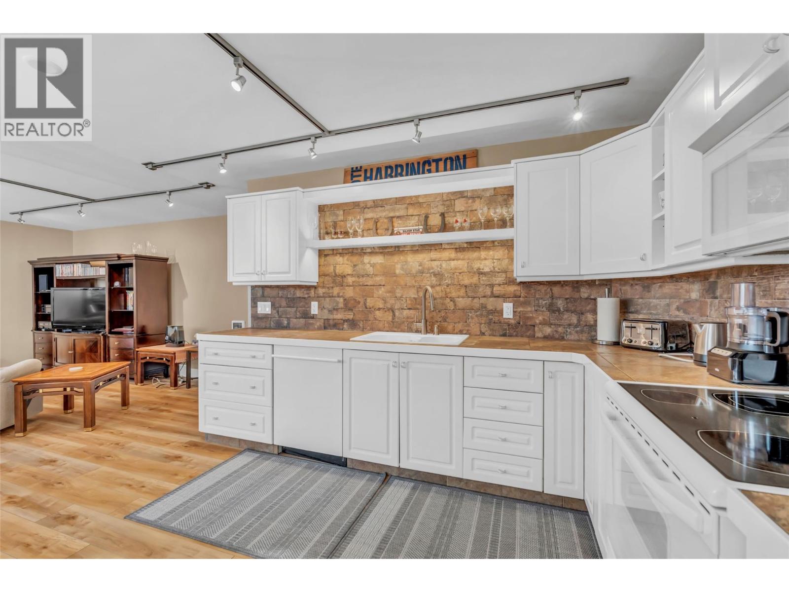 566 Van Horne Street, Penticton