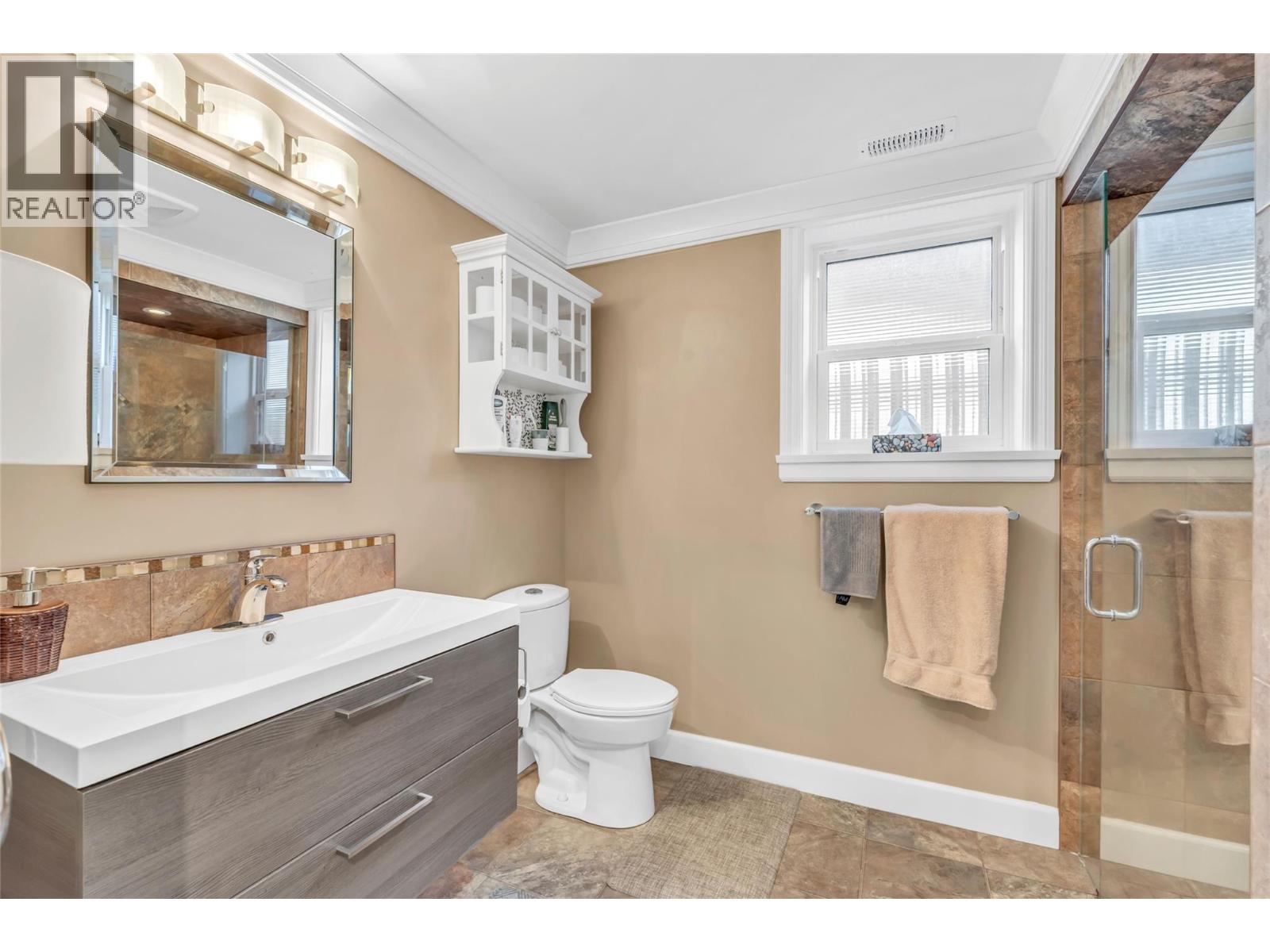 566 Van Horne Street, Penticton