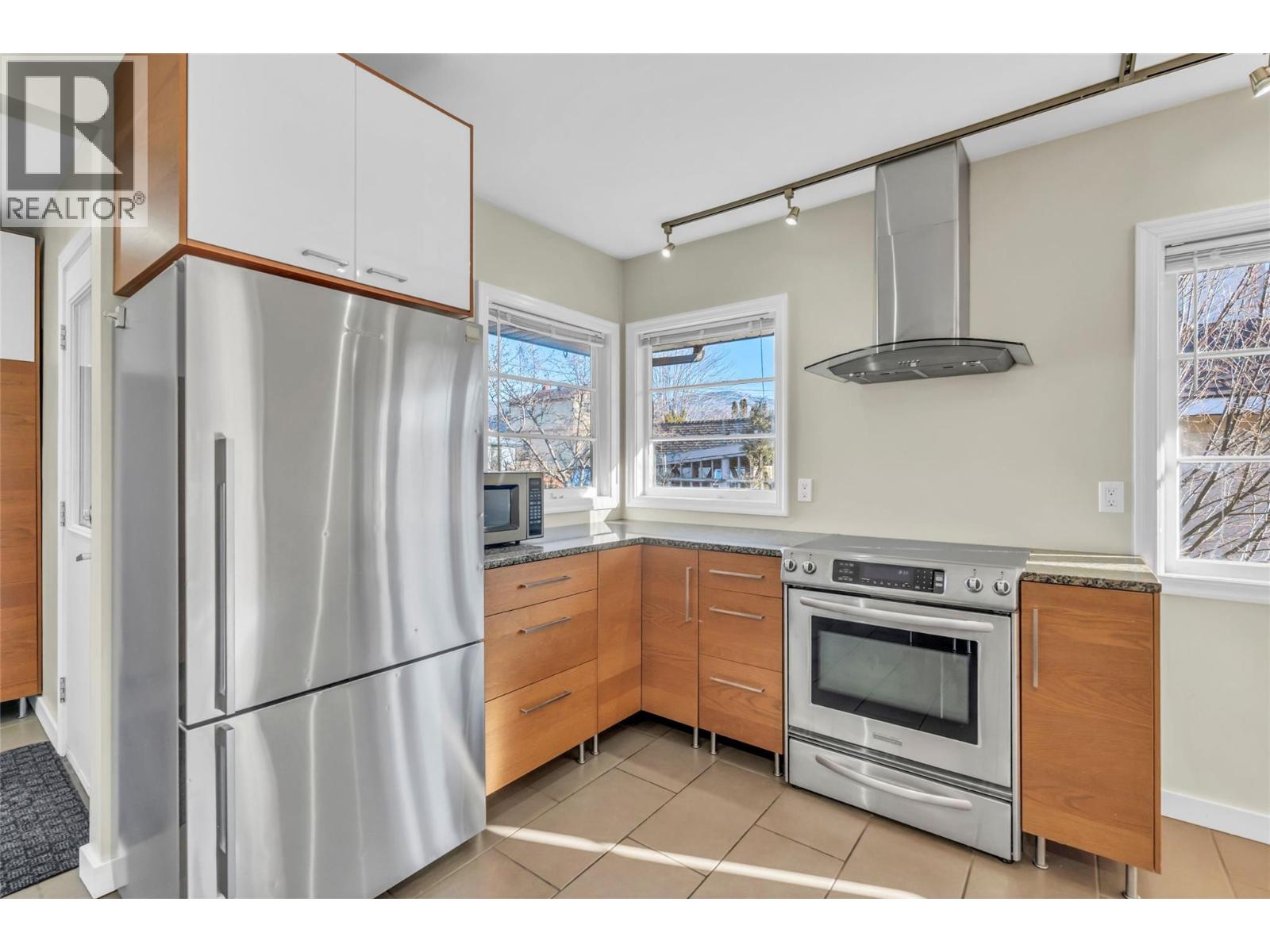 566 Van Horne Street, Penticton