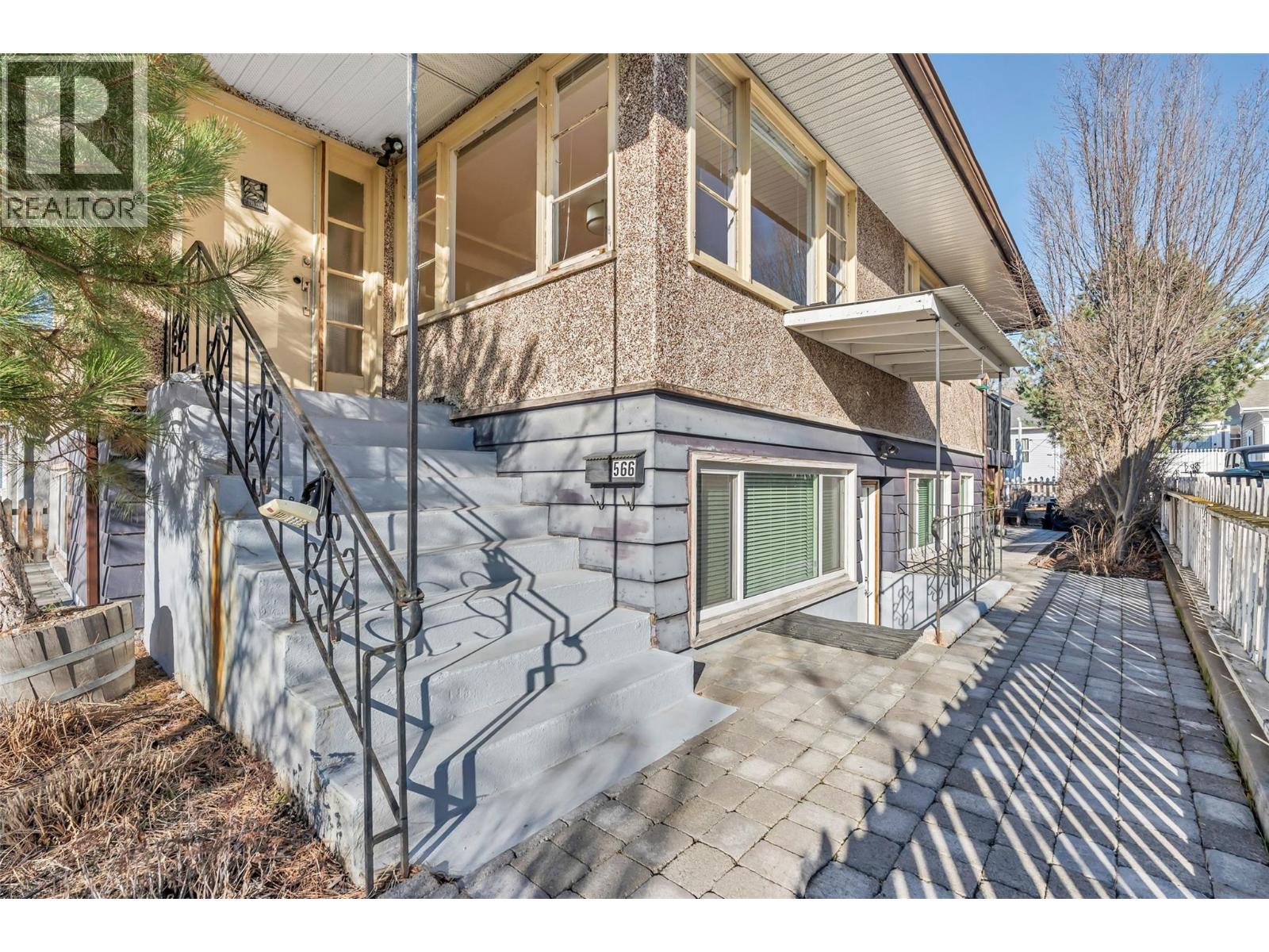 566 Van Horne Street, Penticton