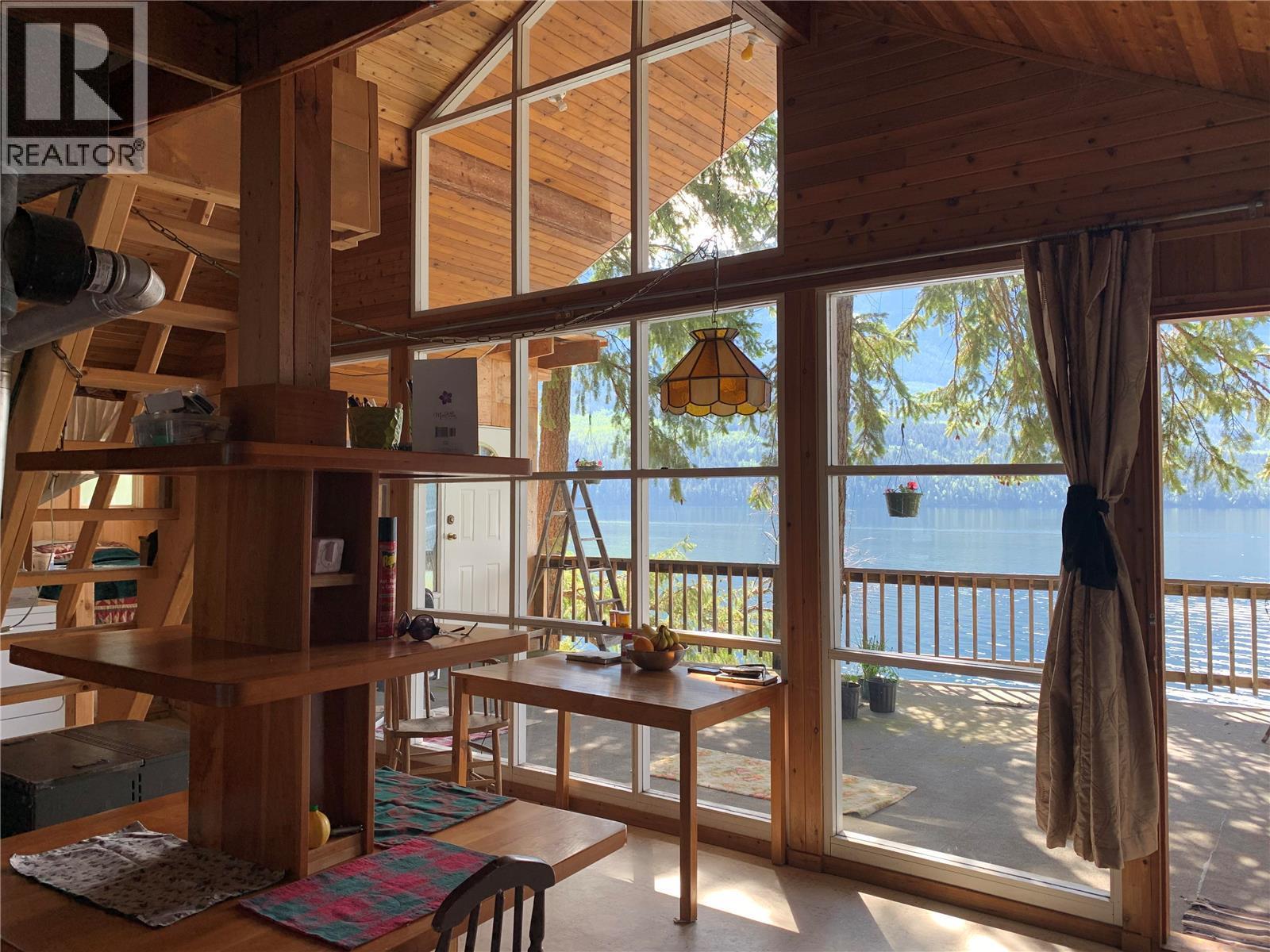 28 Simard Road, Mabel Lake