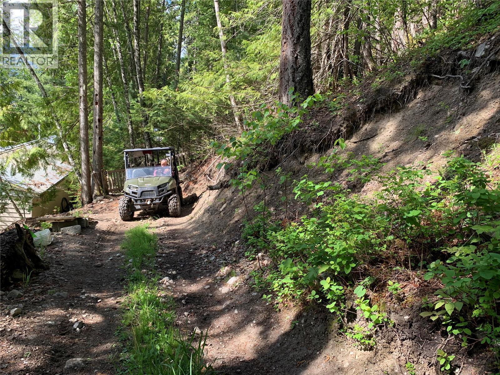 28 Simard Road, Mabel Lake