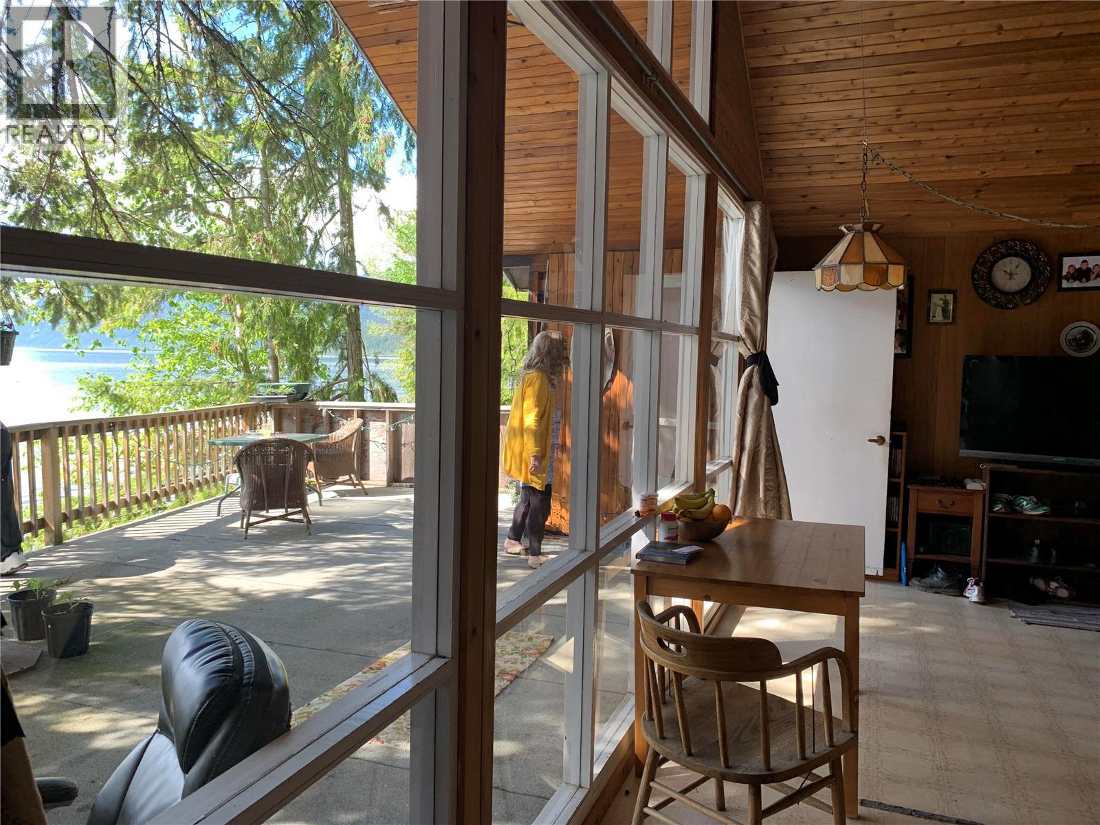 28 Simard Road, Mabel Lake