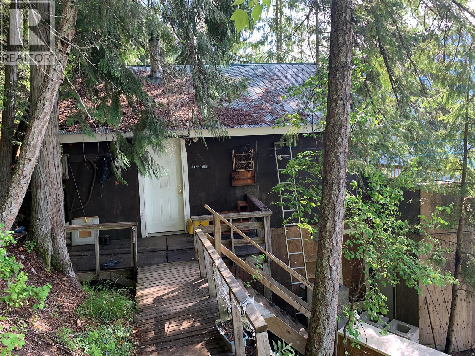 28 Simard Road, Mabel Lake