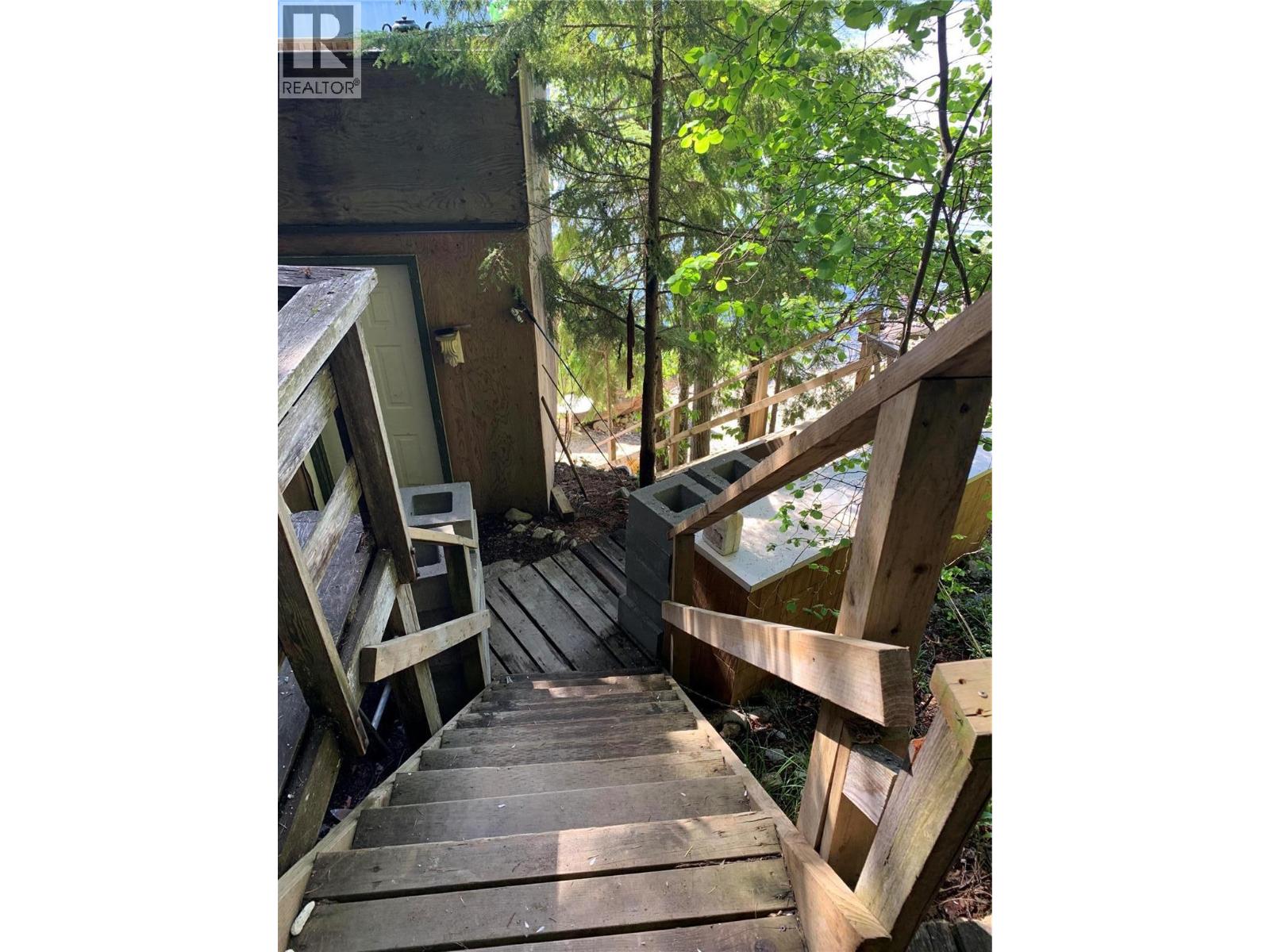 28 Simard Road, Mabel Lake