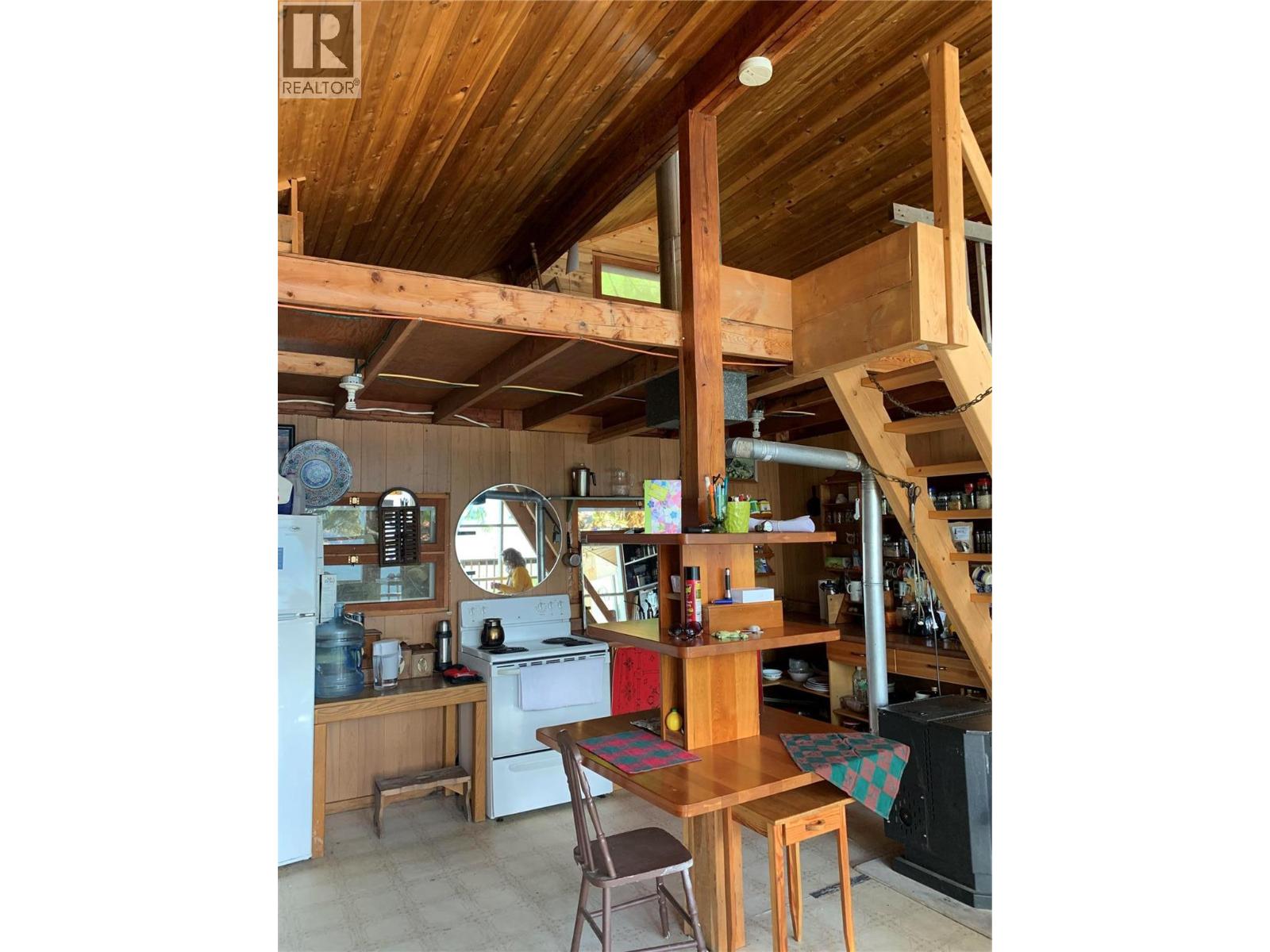 28 Simard Road, Mabel Lake