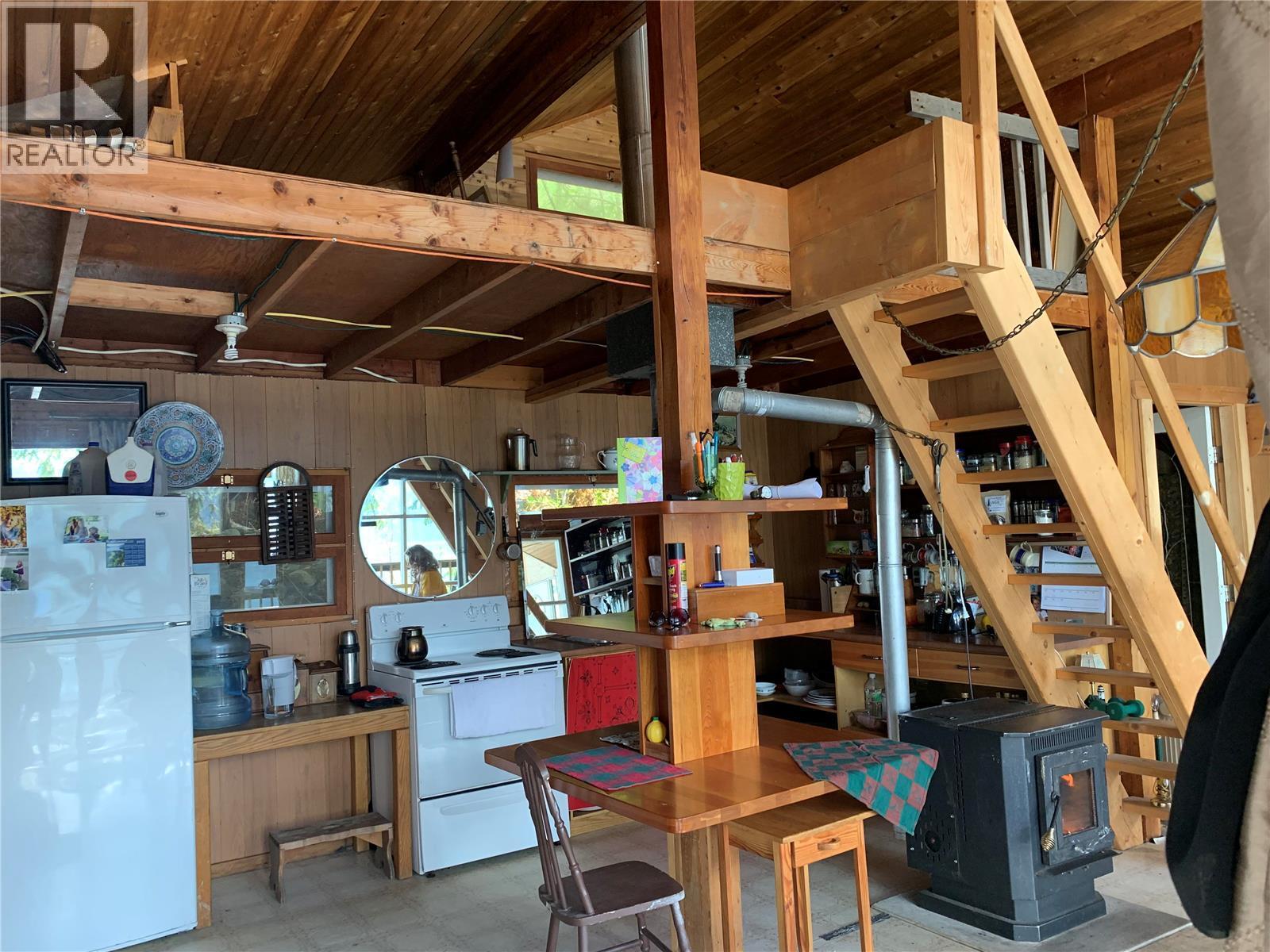 28 Simard Road, Mabel Lake