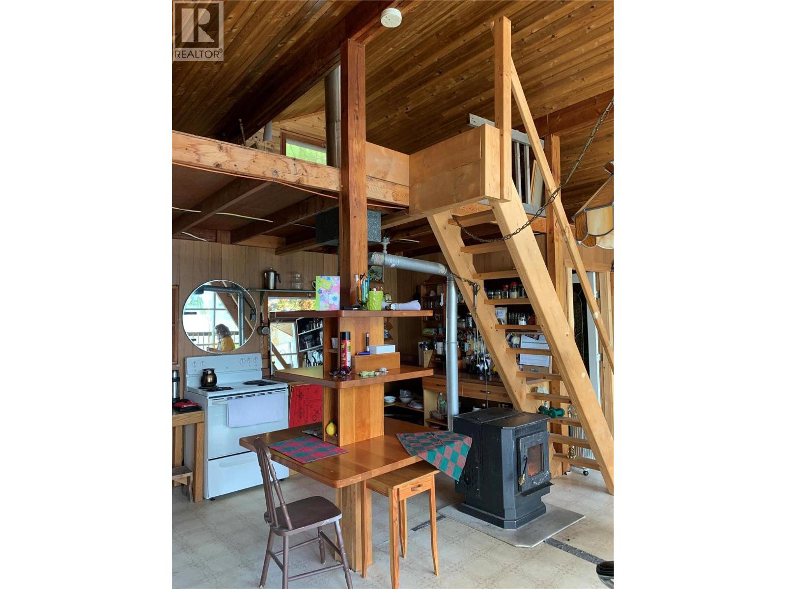 28 Simard Road, Mabel Lake