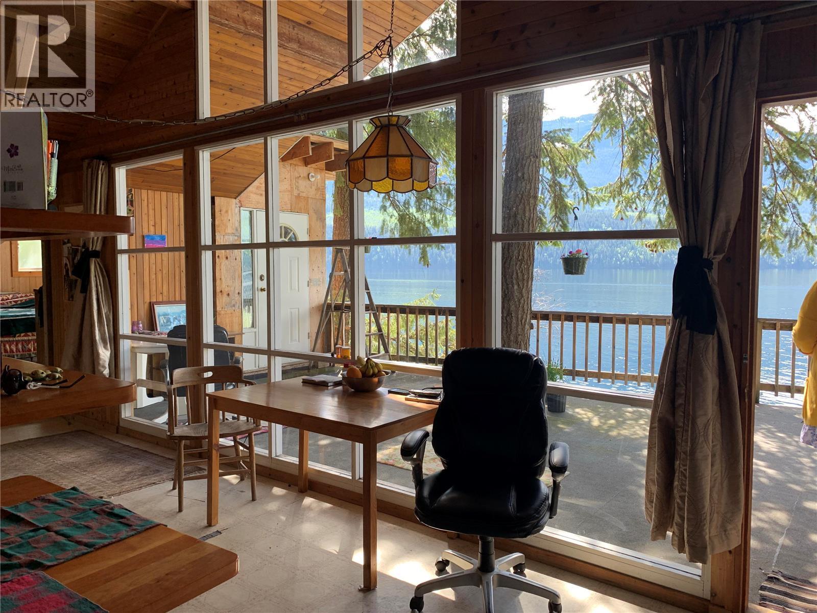 28 Simard Road, Mabel Lake