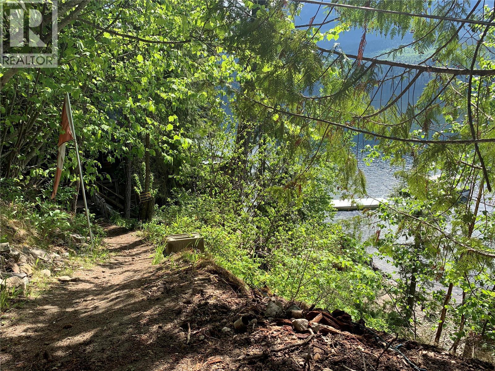 28 Simard Road, Mabel Lake