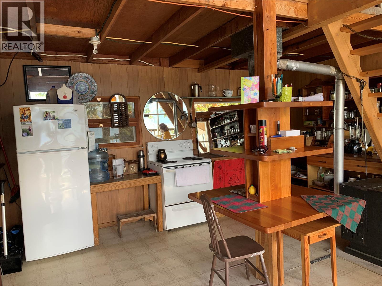 28 Simard Road, Mabel Lake