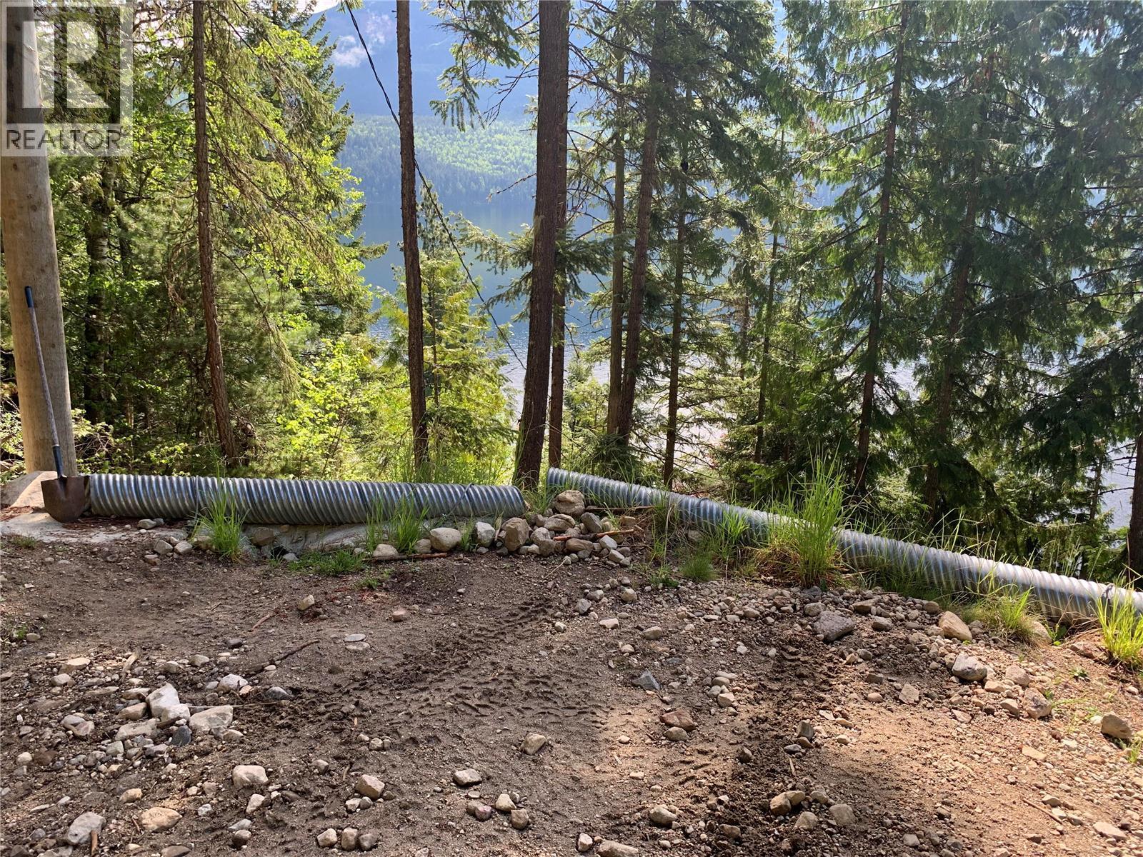 28 Simard Road, Mabel Lake