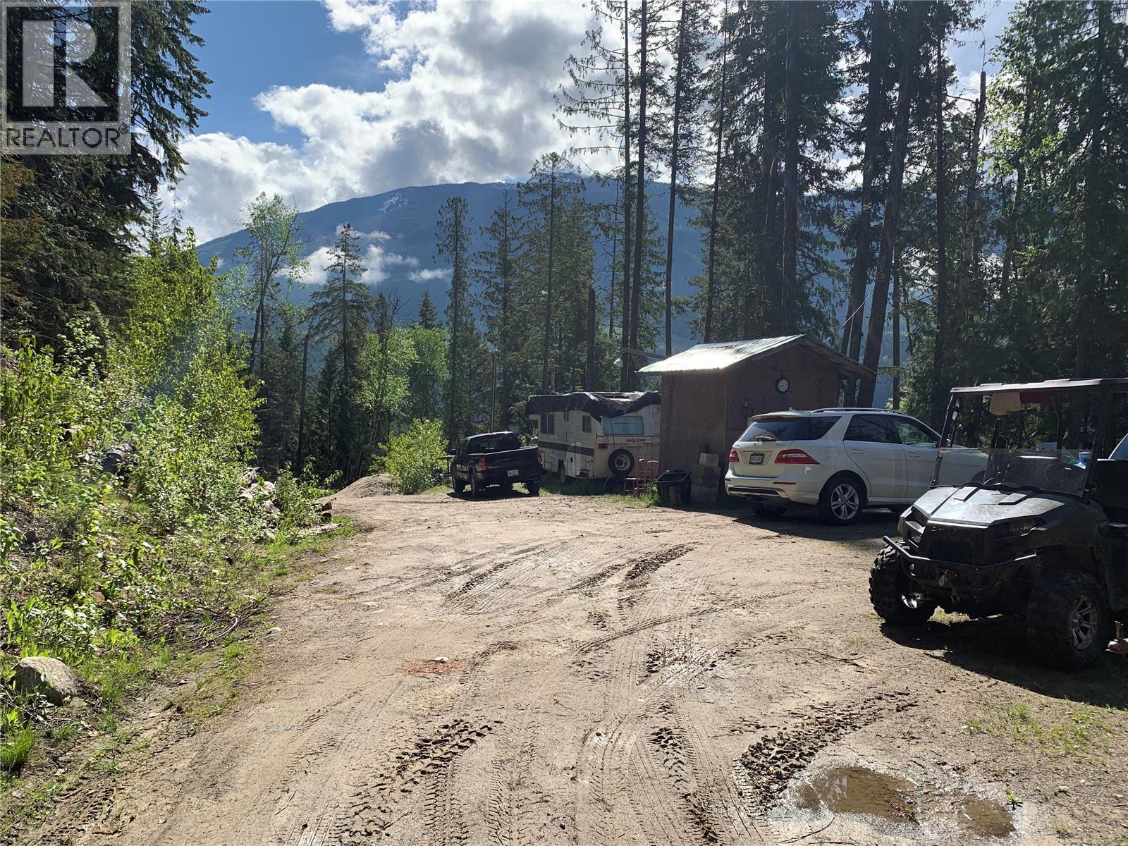 28 Simard Road, Mabel Lake