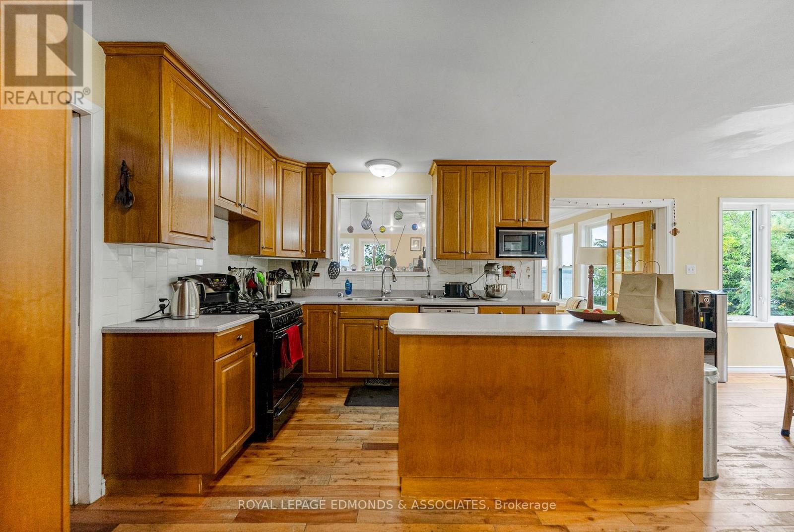 1095 MOUNTAINVIEW DRIVE - 12