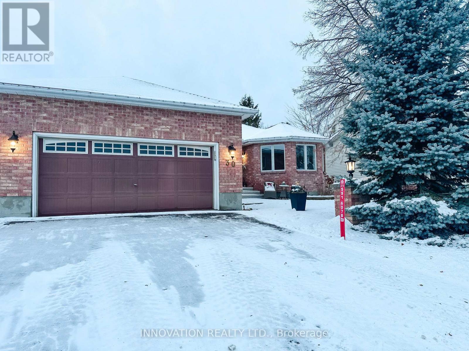 Detached 3 bedroom bungalow w 2 car garage