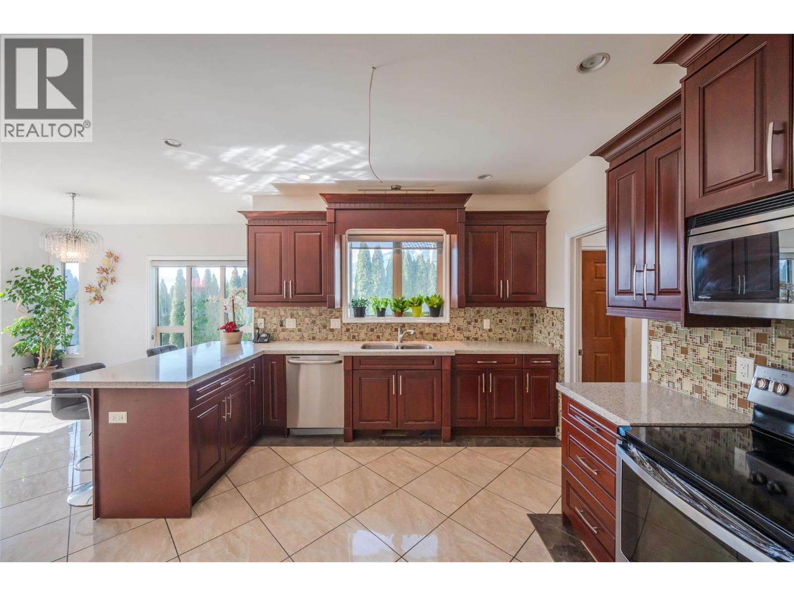 1095 Fairview Road, Oliver