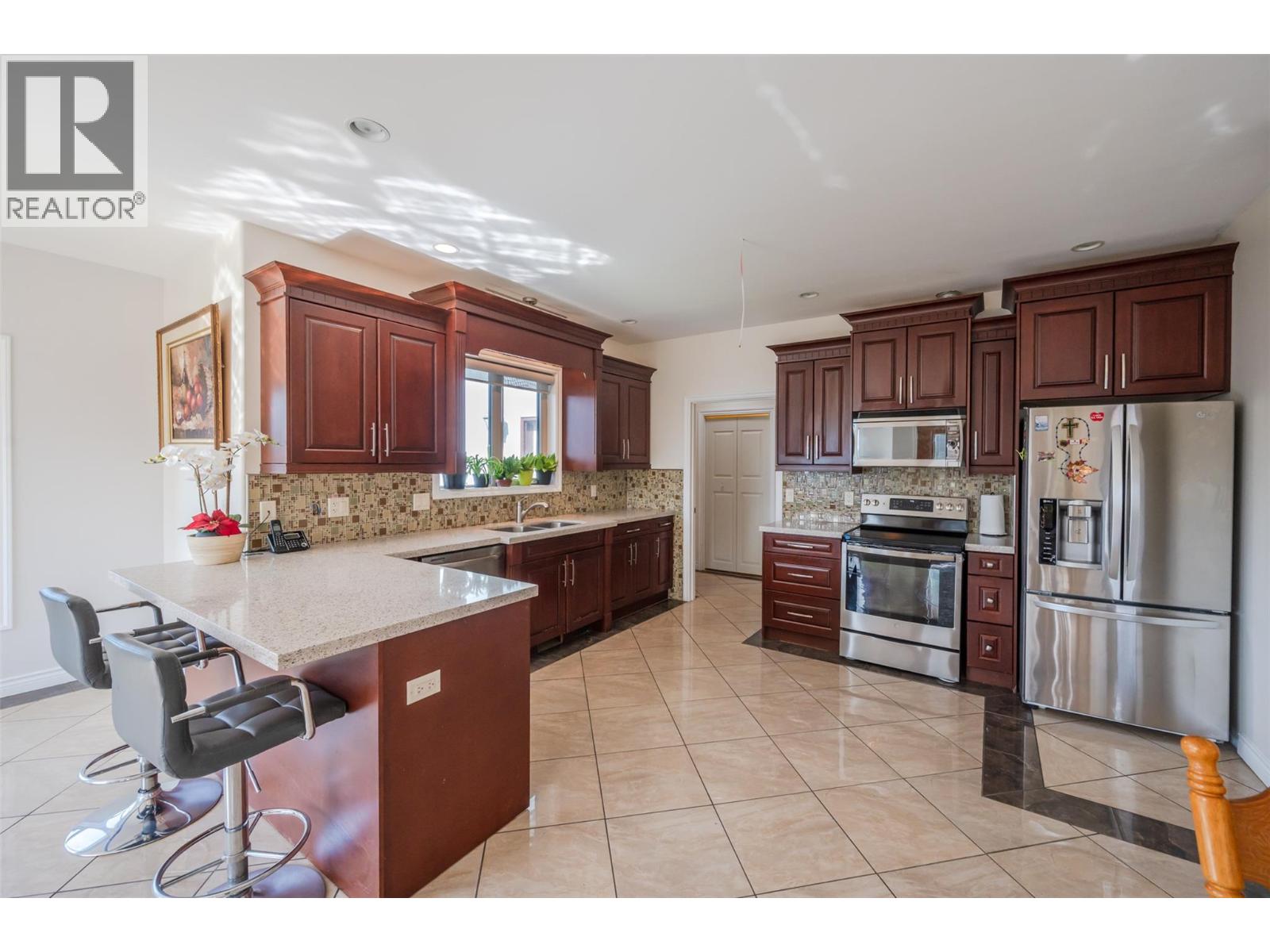 1095 Fairview Road, Oliver