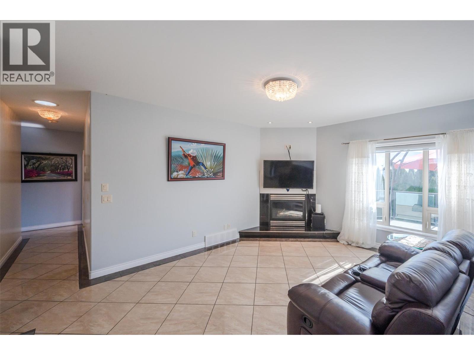 1095 Fairview Road, Oliver