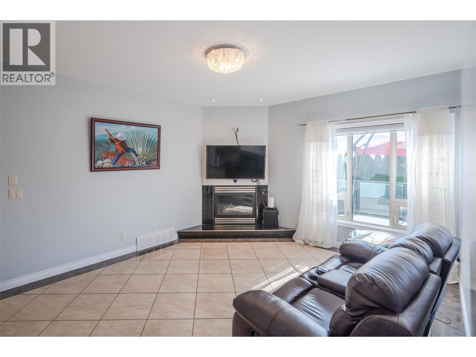 1095 Fairview Road, Oliver