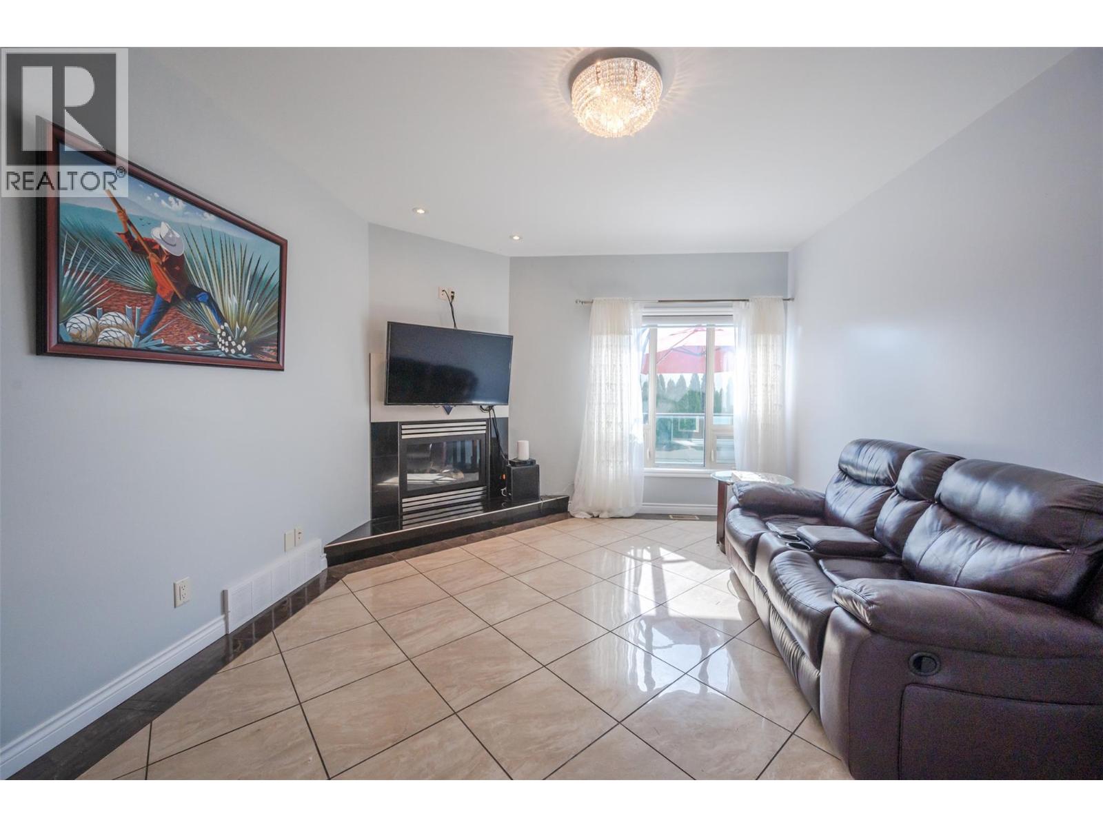 1095 Fairview Road, Oliver