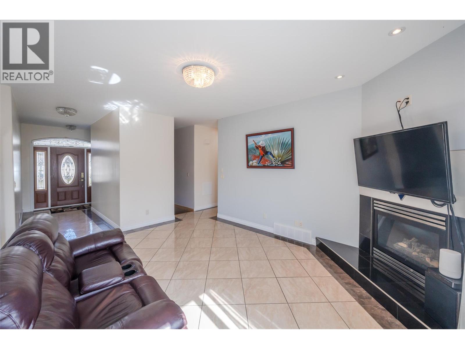 1095 Fairview Road, Oliver